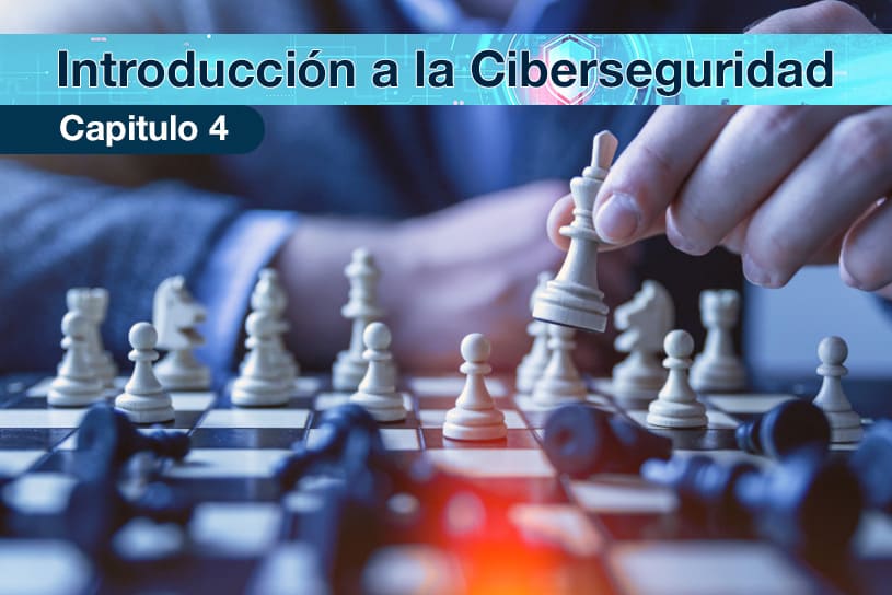 Una mano moviendo una pieza de ajedrez (un rey blanco) sobre un tablero, representando la estrategia y planificación necesarias en ciberseguridad. En la parte superior de la imagen se encuentra el texto "Introducción a la Ciberseguridad" y "Capítulo 4" Imagen para la entrada Estrategias de defensa en ciberseguridad