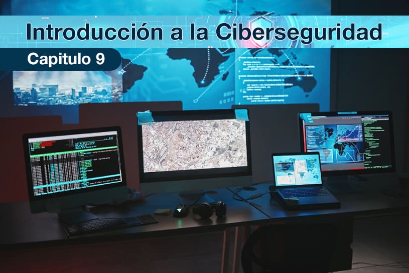 Una sala de control con varias pantallas mostrando mapas, gráficos y datos relacionados con la seguridad informática y la ciberseguridad. En la parte superior de la imagen aparece el texto "Introducción a la Ciberseguridad" y "Capítulo 9".